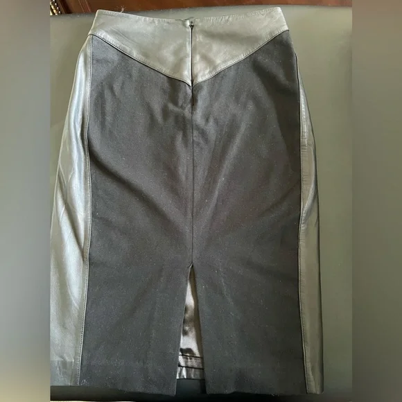 Women’s Size 4 Reiss Black Leather and Cotton Skirt with slit in the back - Picture 2 of 11